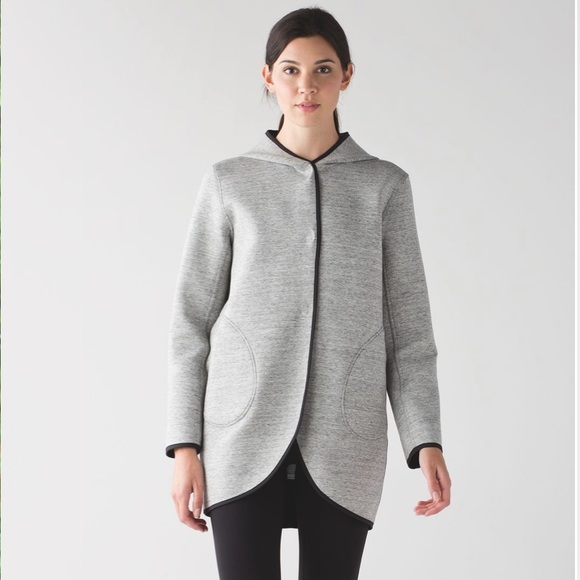 Lululemon City Bound Wrap!! Barely Worn! - Picture 2 of 10